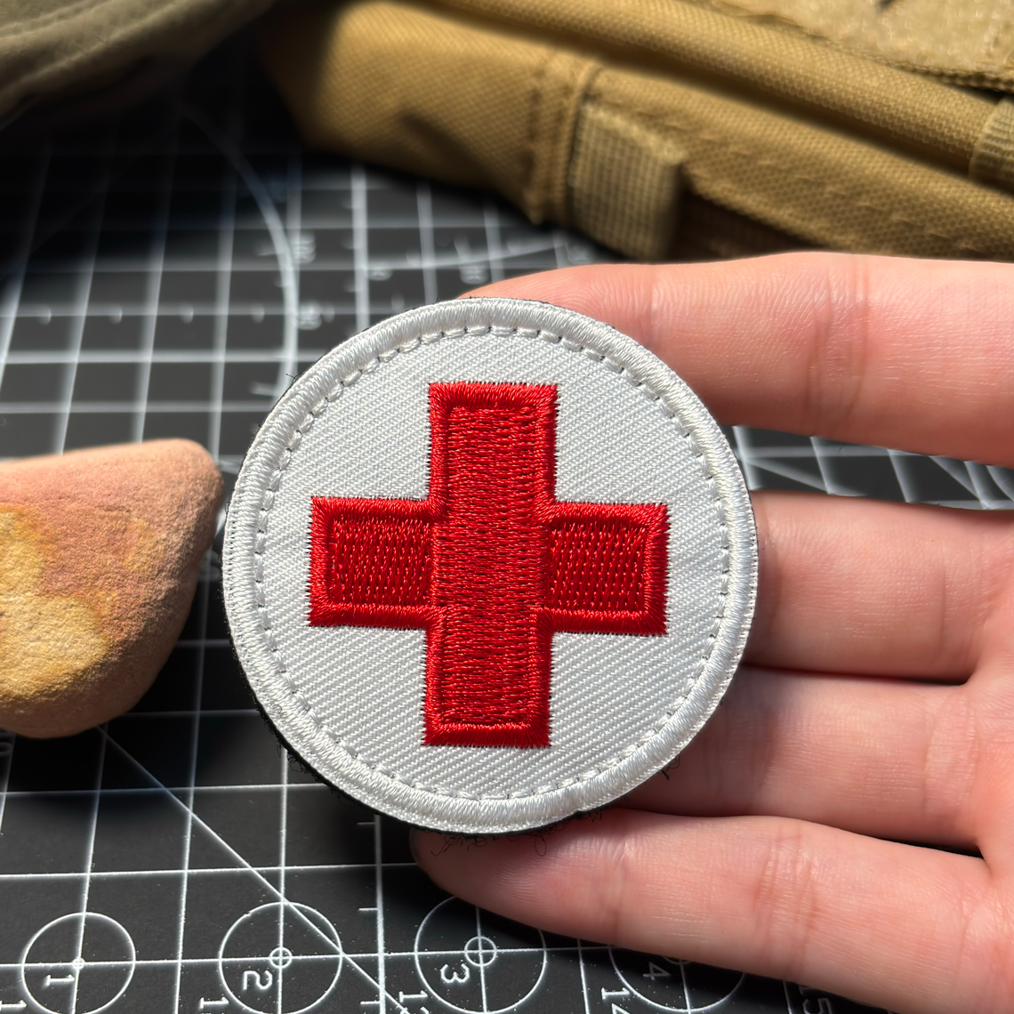 First Aid Red Cross Round Patc - огляд і ціна First Aid Bag Kit