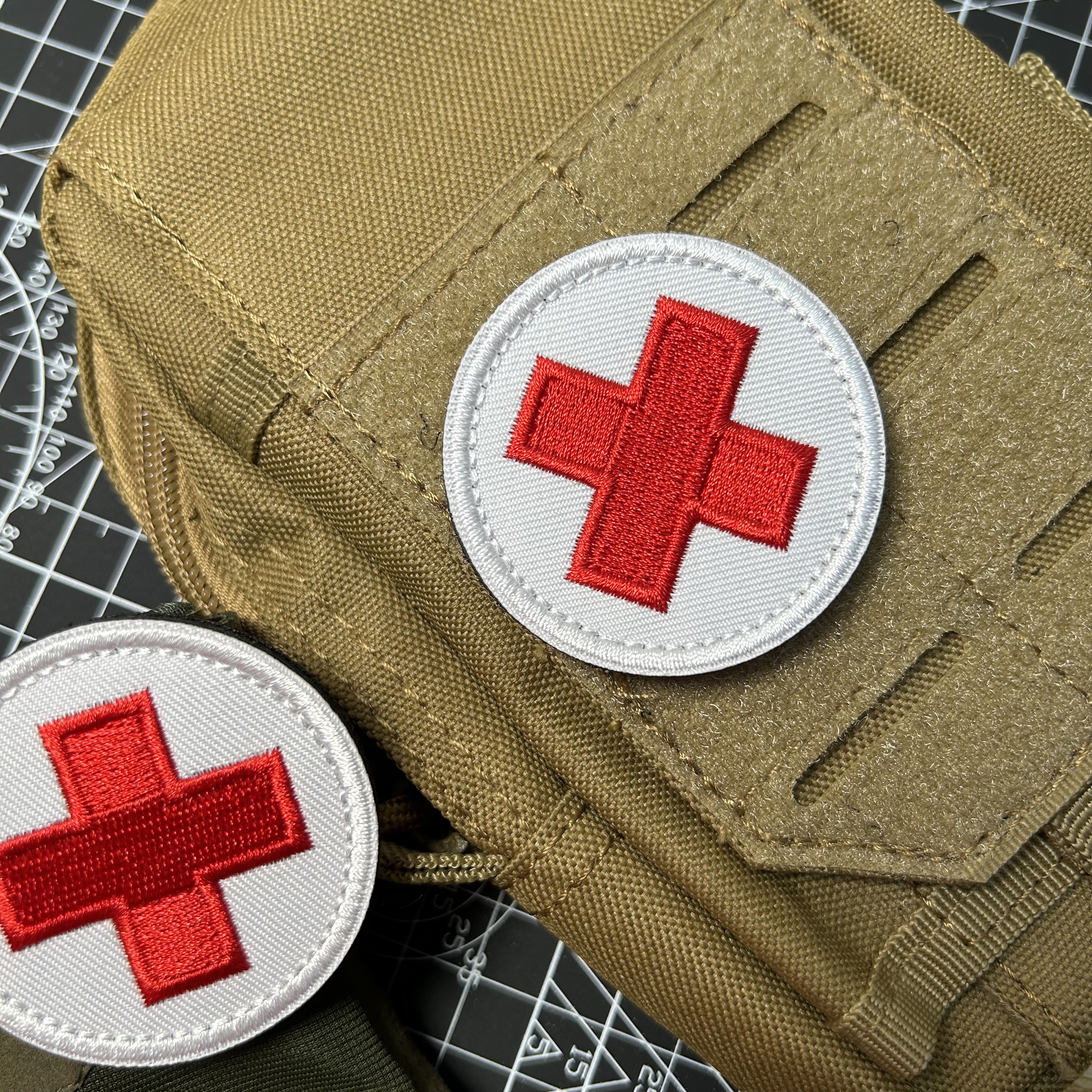 First Aid Red Cross Round Patc - огляд і ціна First Aid Bag Kit